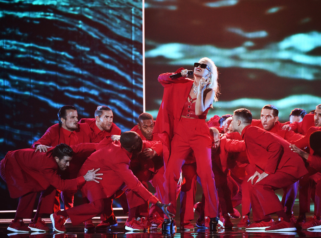 Branded: Rita Ora, 2018 E! Peoples Choice Awards Branded: Rita Ora, 2018 E! Peoples Choice Awards